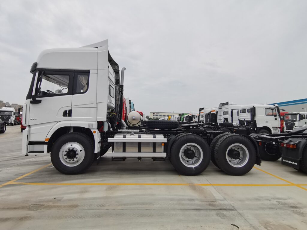 SHACMAN X5000 6×4 Tractor Truck - LNG
